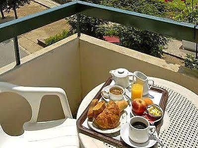 Les Chemins Francis - Modern Hotel Bagnols-les-Bains Extérieur photo