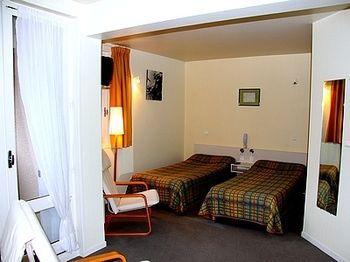 Les Chemins Francis - Modern Hotel Bagnols-les-Bains Extérieur photo