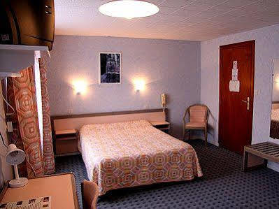 Les Chemins Francis - Modern Hotel Bagnols-les-Bains Extérieur photo